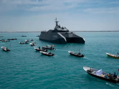 "أسراب البعوض".. كيف تسيطر إيران على مضيق هرمز؟